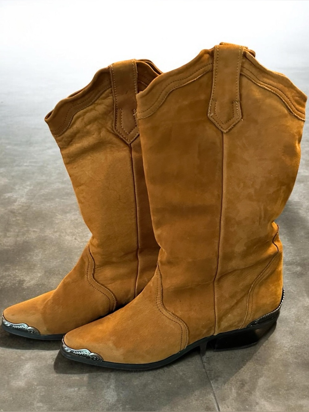 Maine Woods Suede Western Cowboy Boots with Eagle embellishments. Women’s 7
